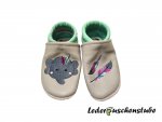 Lederpuschen grau mint Elefanten-Indianer mit großer und kleiner Feder mint-pink-lichtblau-anthrazit-helllila Stickgedöns